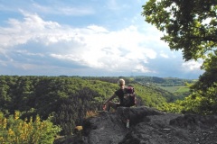 felsen_weitblick_wanderin_nette_schieferpfad_angelica__hocke